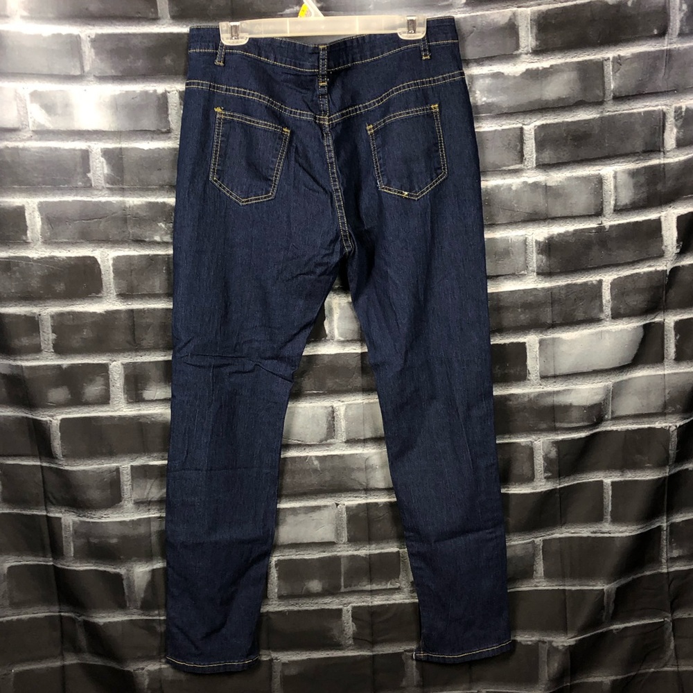 Distressed jeans. - Picture 3 of 5